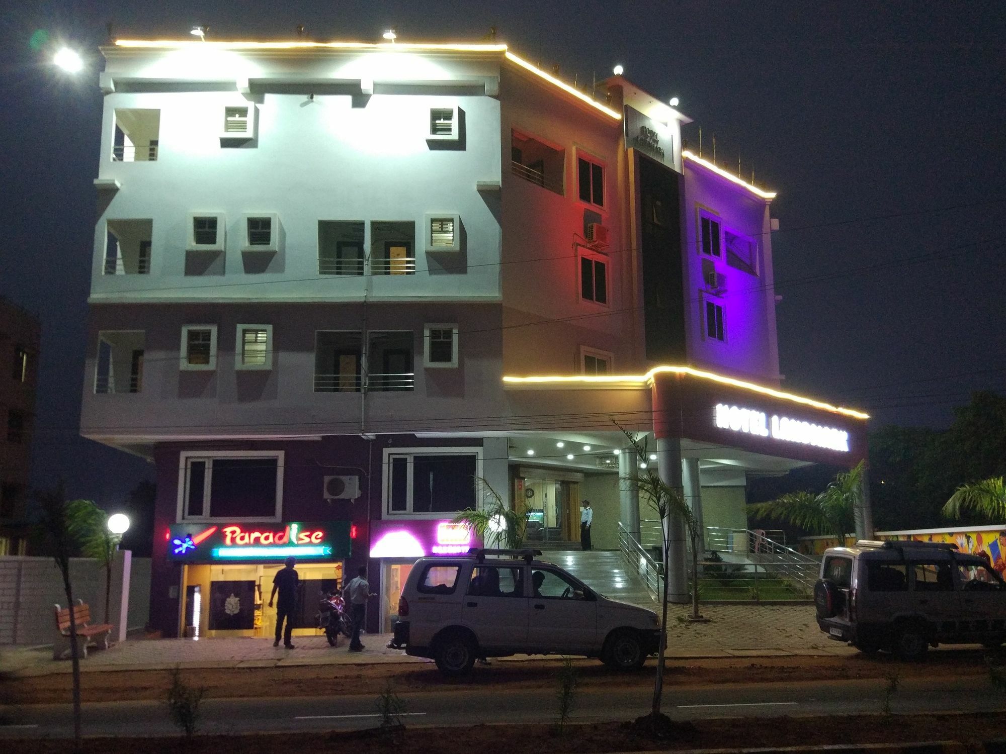 Hotel Landmark Bhubaneswar Dış mekan fotoğraf